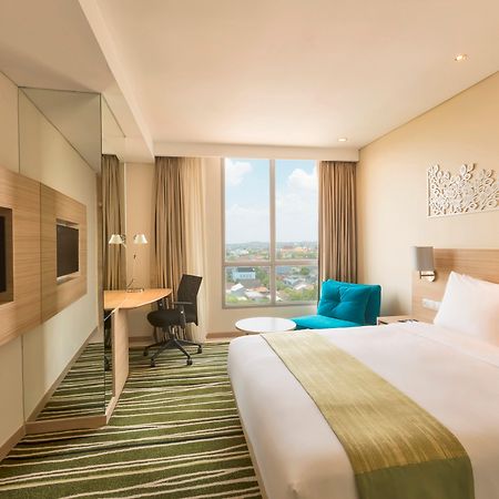 Holiday Inn Express Semarang Simpang Lima By Ihg Exterior photo