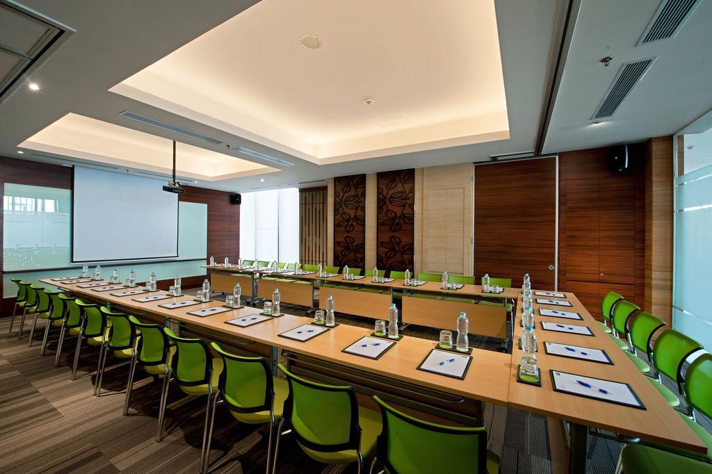 Holiday Inn Express Semarang Simpang Lima By Ihg Exterior photo
