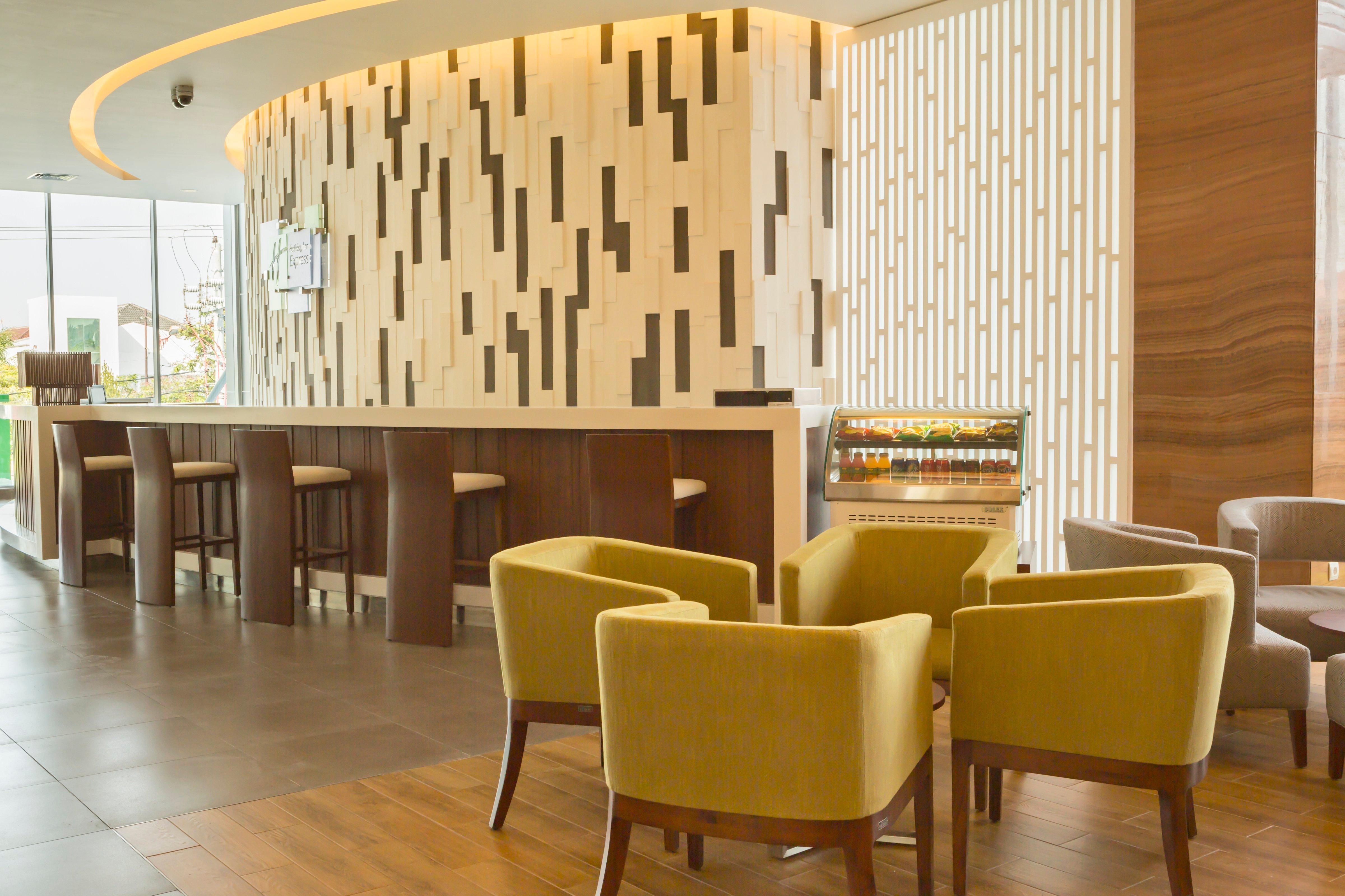 Holiday Inn Express Semarang Simpang Lima By Ihg Exterior photo
