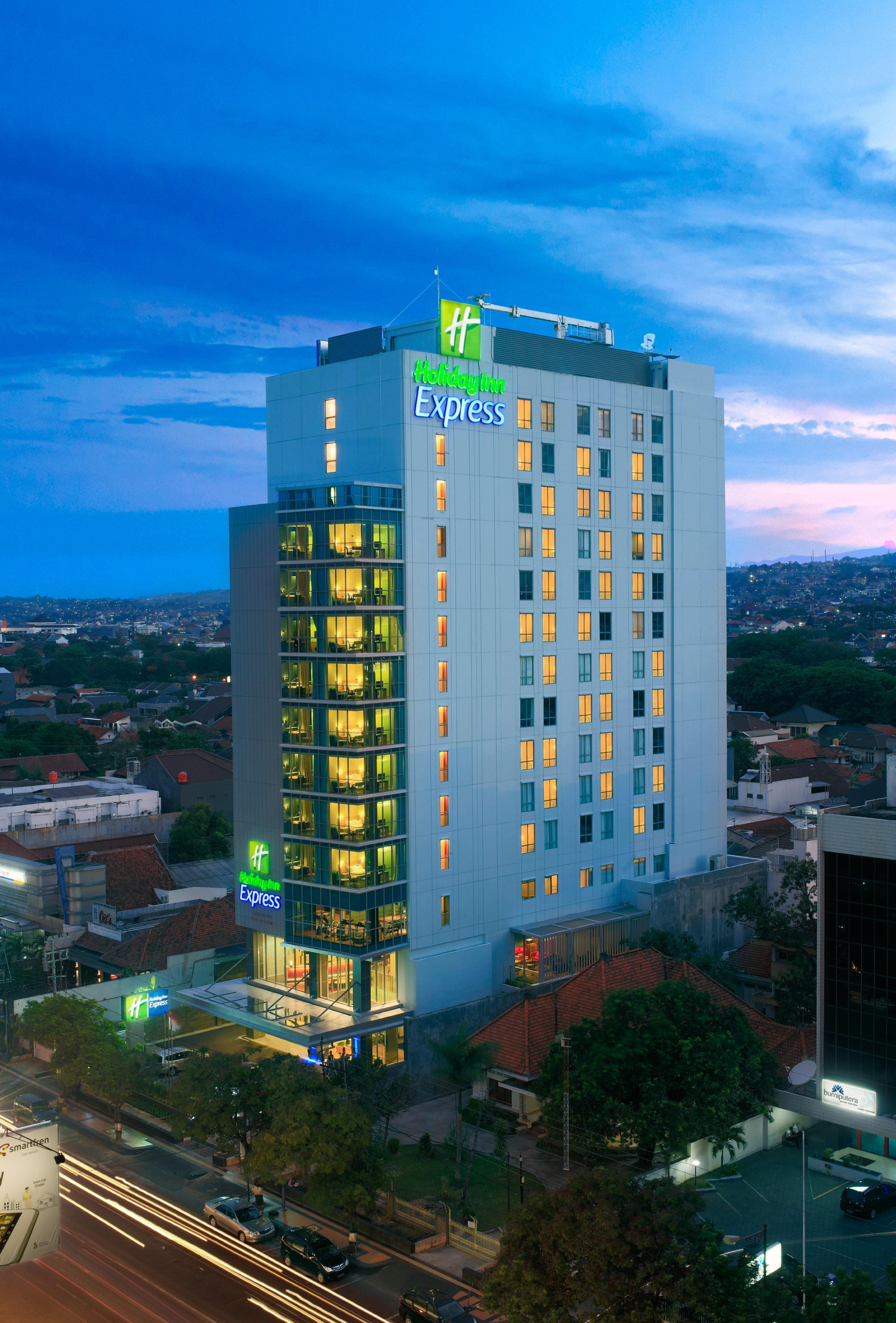Holiday Inn Express Semarang Simpang Lima By Ihg Exterior photo