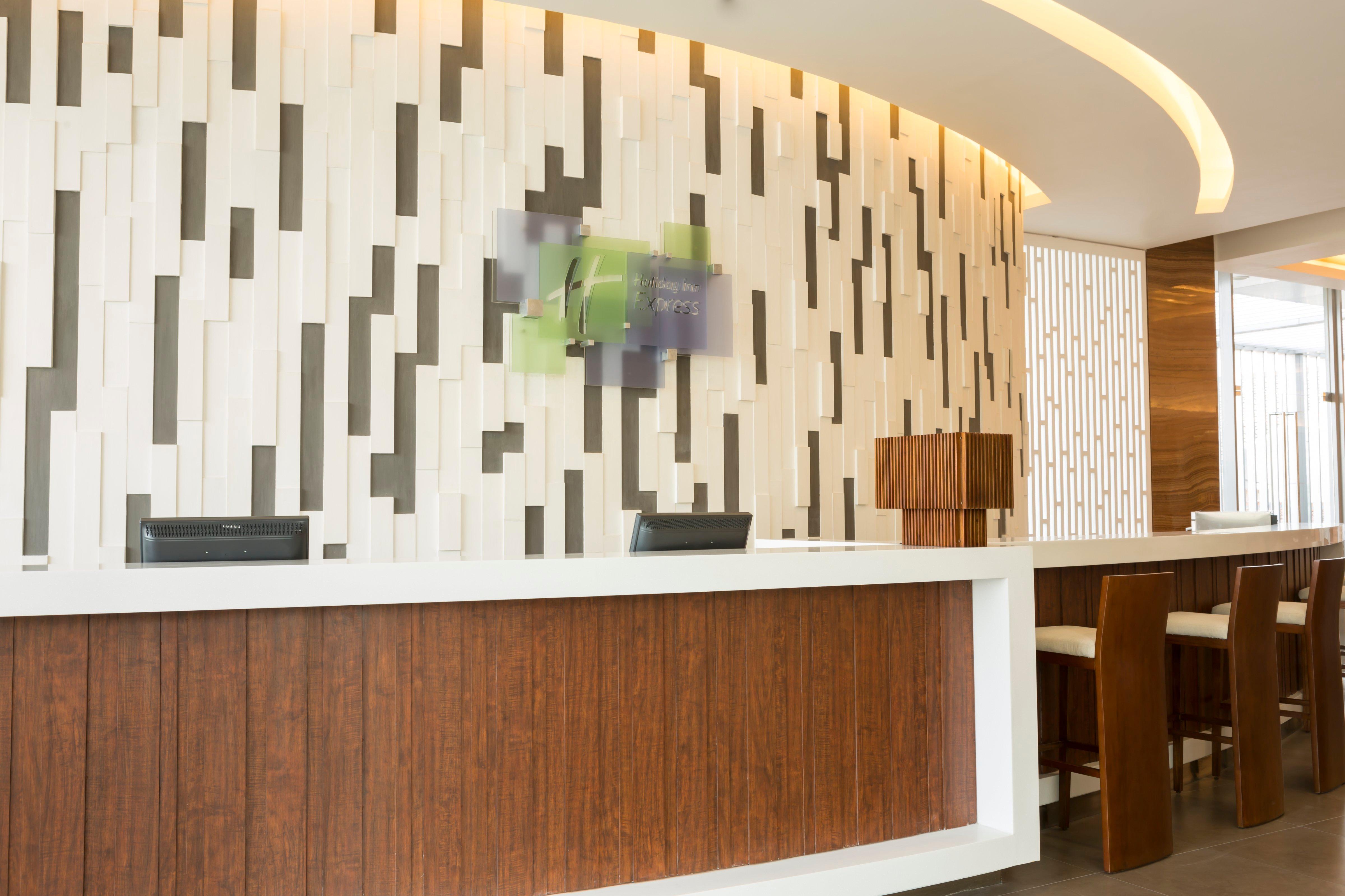 Holiday Inn Express Semarang Simpang Lima By Ihg Exterior photo