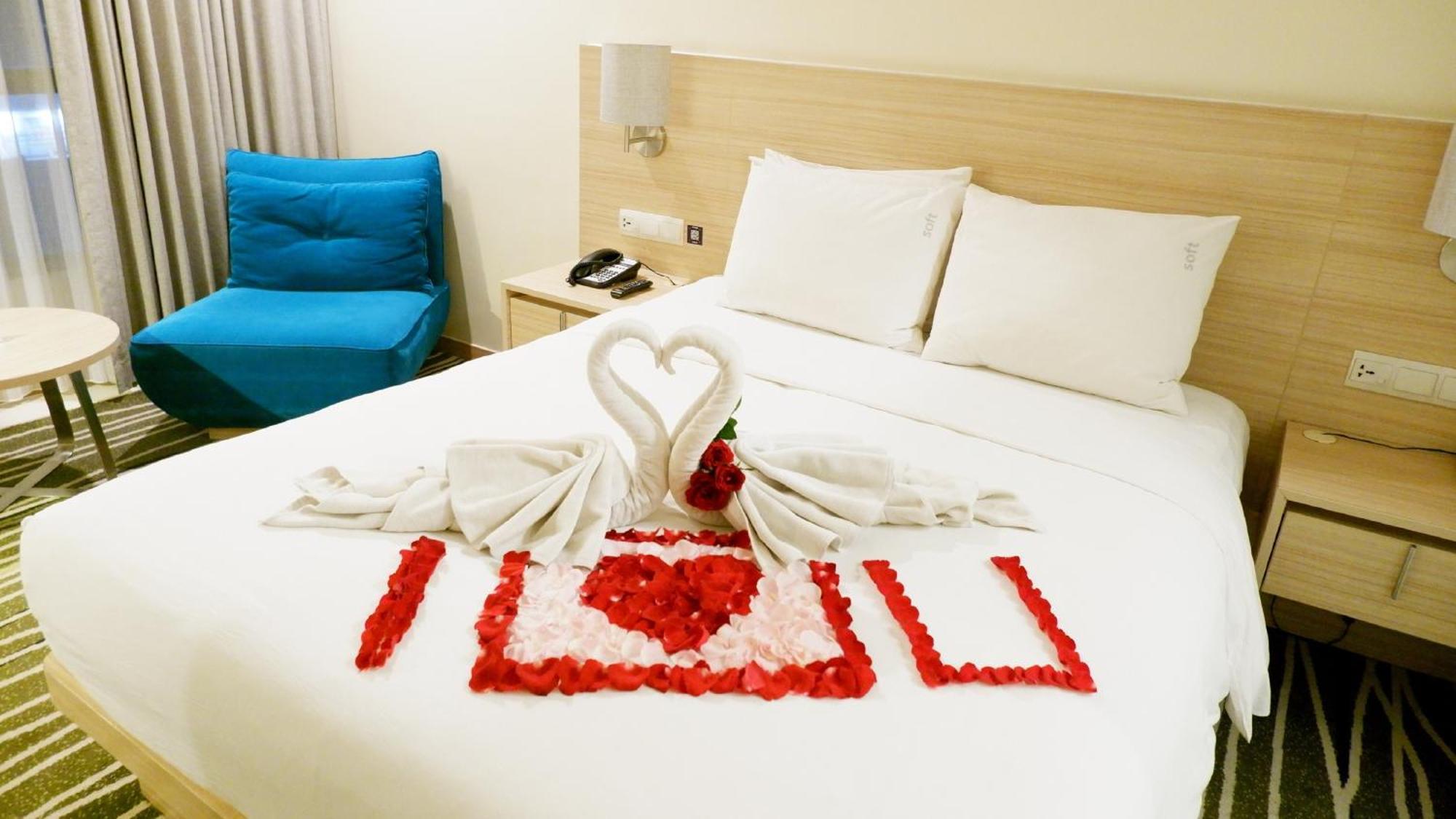 Holiday Inn Express Semarang Simpang Lima By Ihg Exterior photo