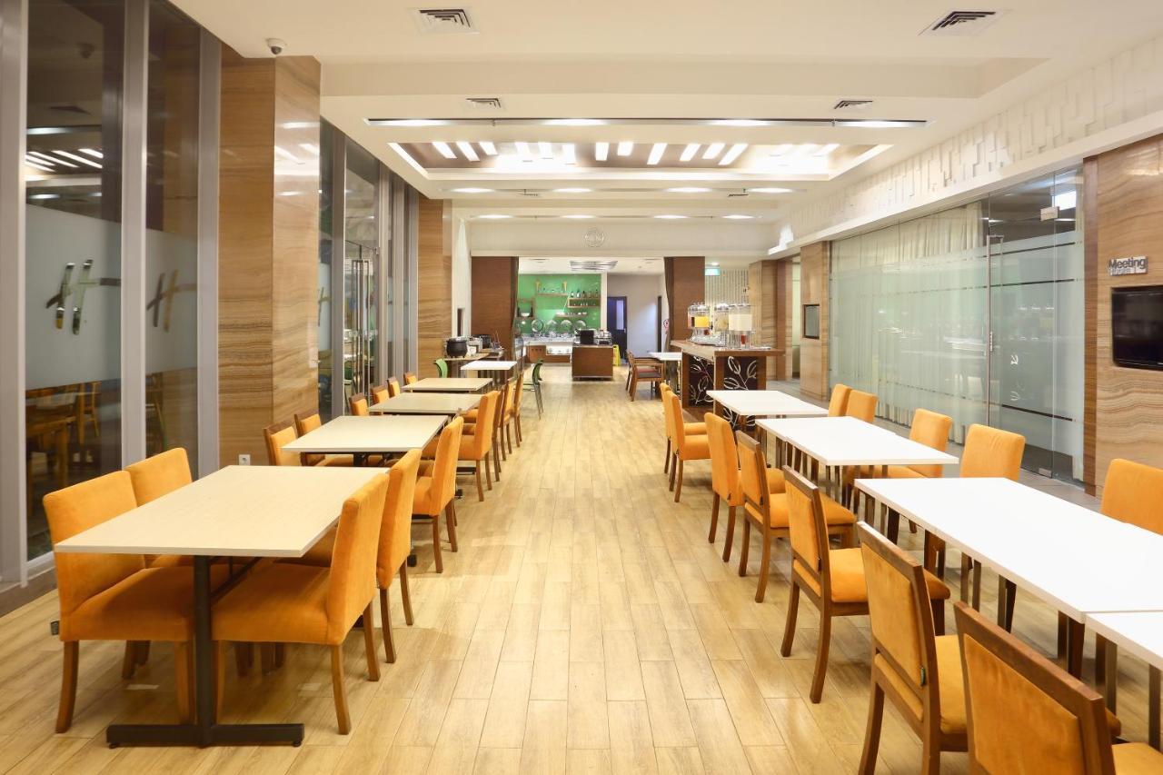 Holiday Inn Express Semarang Simpang Lima By Ihg Exterior photo