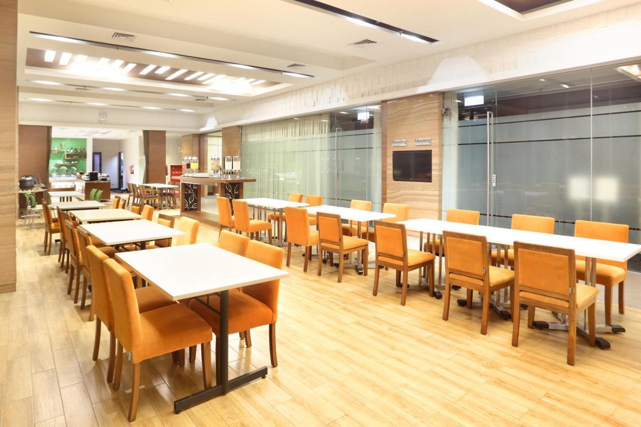 Holiday Inn Express Semarang Simpang Lima By Ihg Exterior photo
