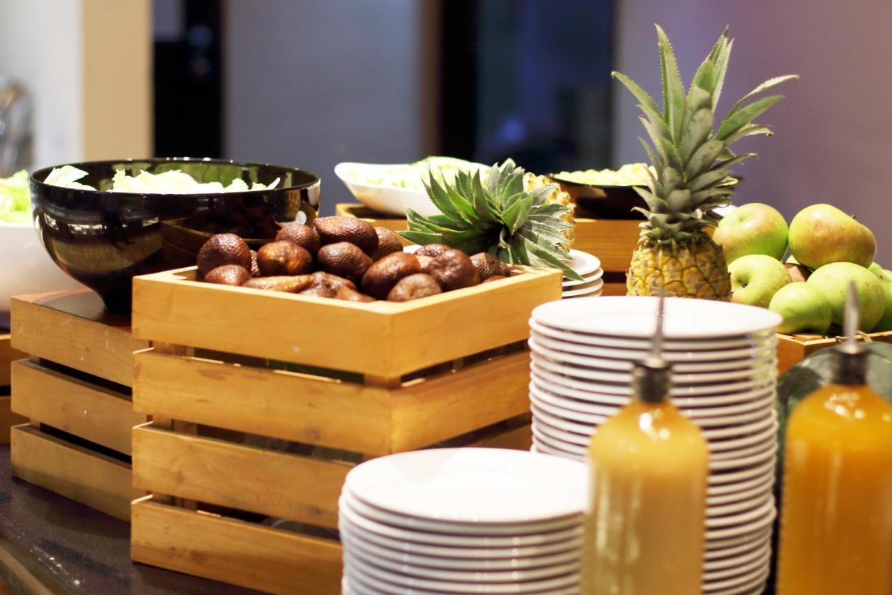 Holiday Inn Express Semarang Simpang Lima By Ihg Exterior photo